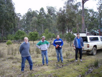 working bee jul10 3 resize
Pete Murphy, Lyndon Cubbins, Craig Granquist, Mark Rampant
